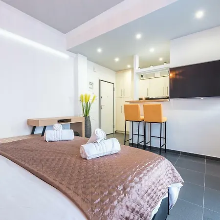 Acropolis Foothill Apartment *