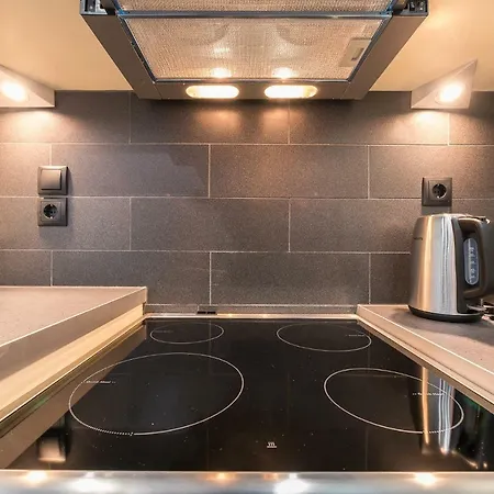 Acropolis Foothill Apartment *